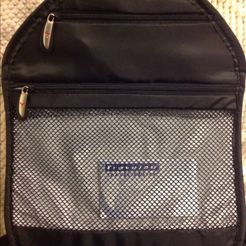 Travelon Hanging Kit - Picture 3 of 4